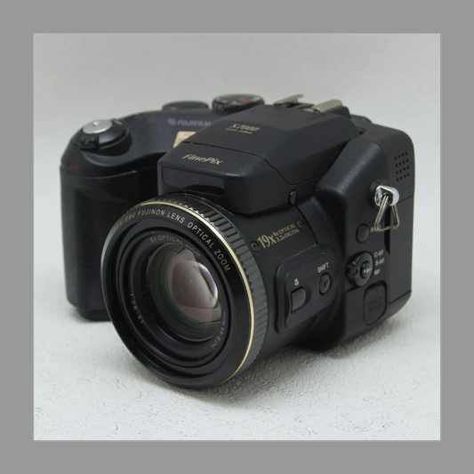 中古 FUJIFILM FinePix S7000