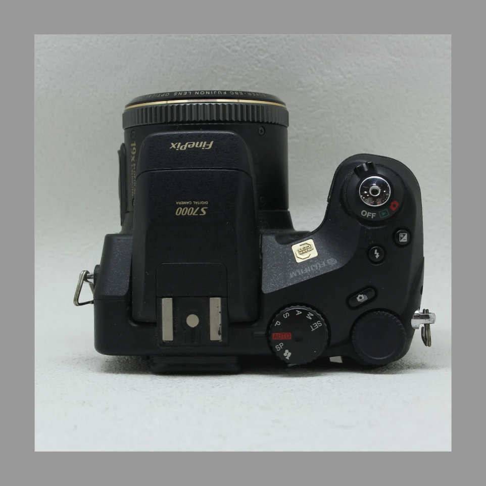中古 FUJIFILM FinePix S7000