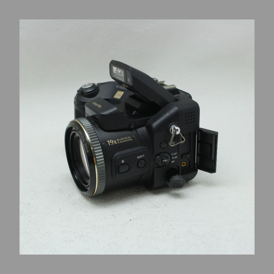 中古 FUJIFILM FinePix S7000