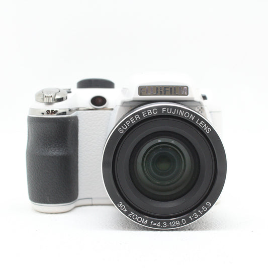 中古 FUJIFILM FINEPIX S4500 ホワイト