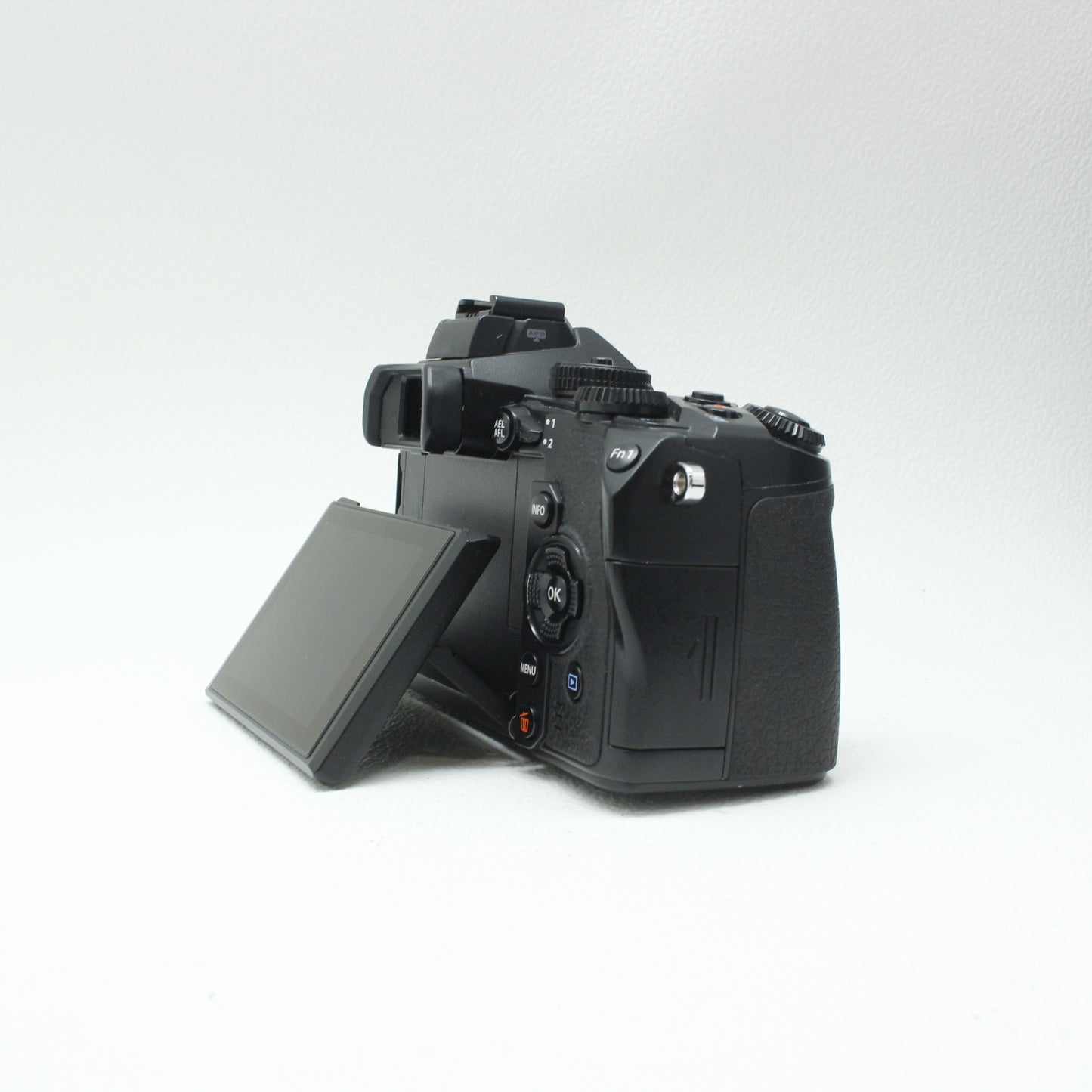 中古 OLYMPUS OM-D E-M1 ボディ【8月16日(土)Youtube生配信でご紹介】