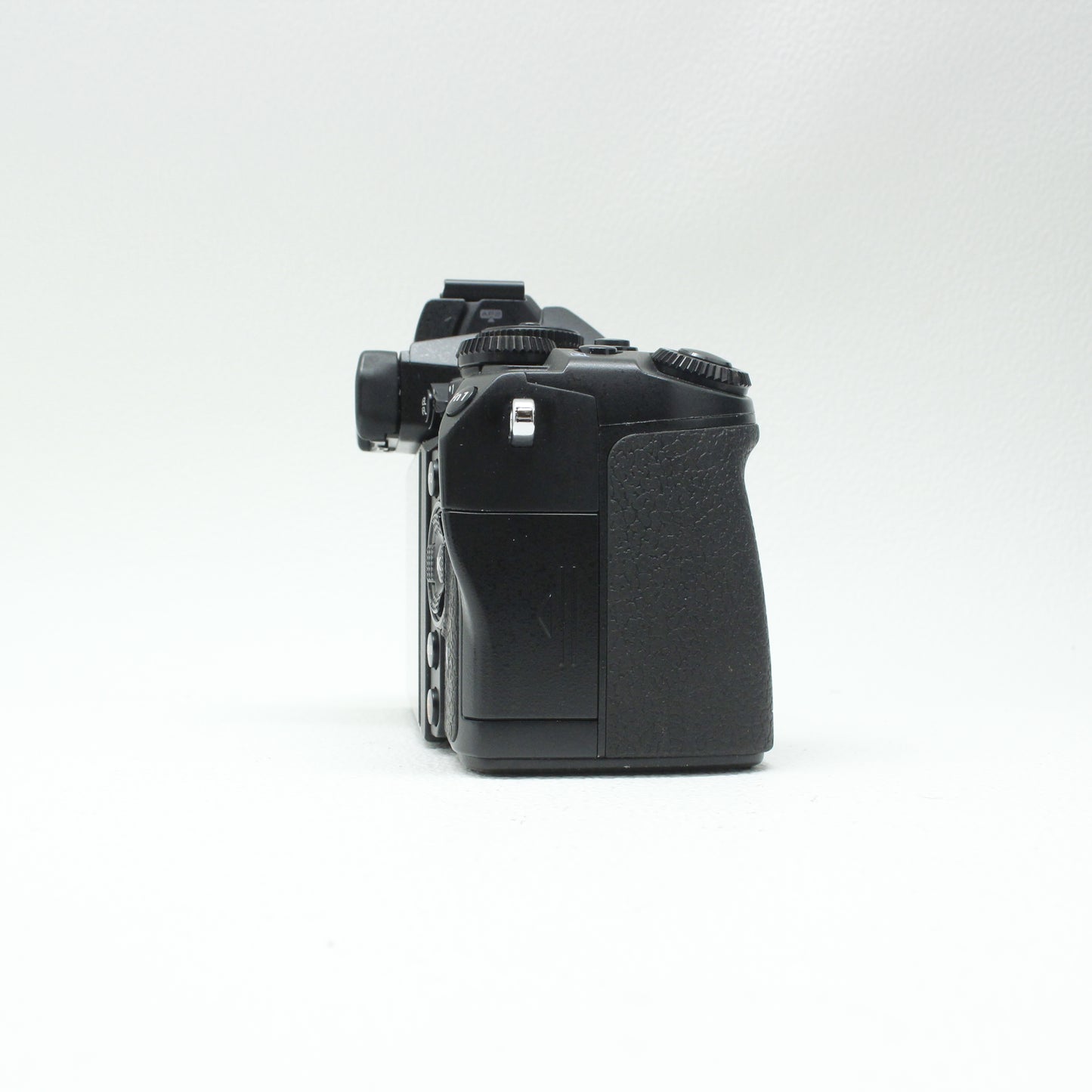 中古 OLYMPUS OM-D E-M1 ボディ【8月16日(土)Youtube生配信でご紹介】