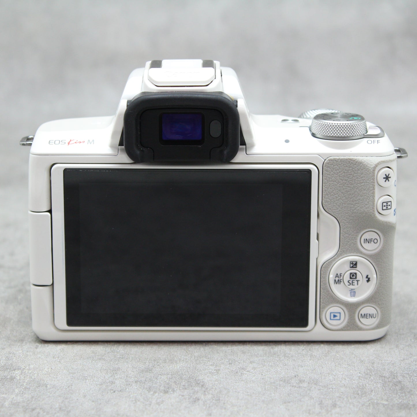 中古品 Canon EOS Kiss M ダブルズームキット (ホワイト)☆7月27日(木)YouTube生配信でご紹介☆