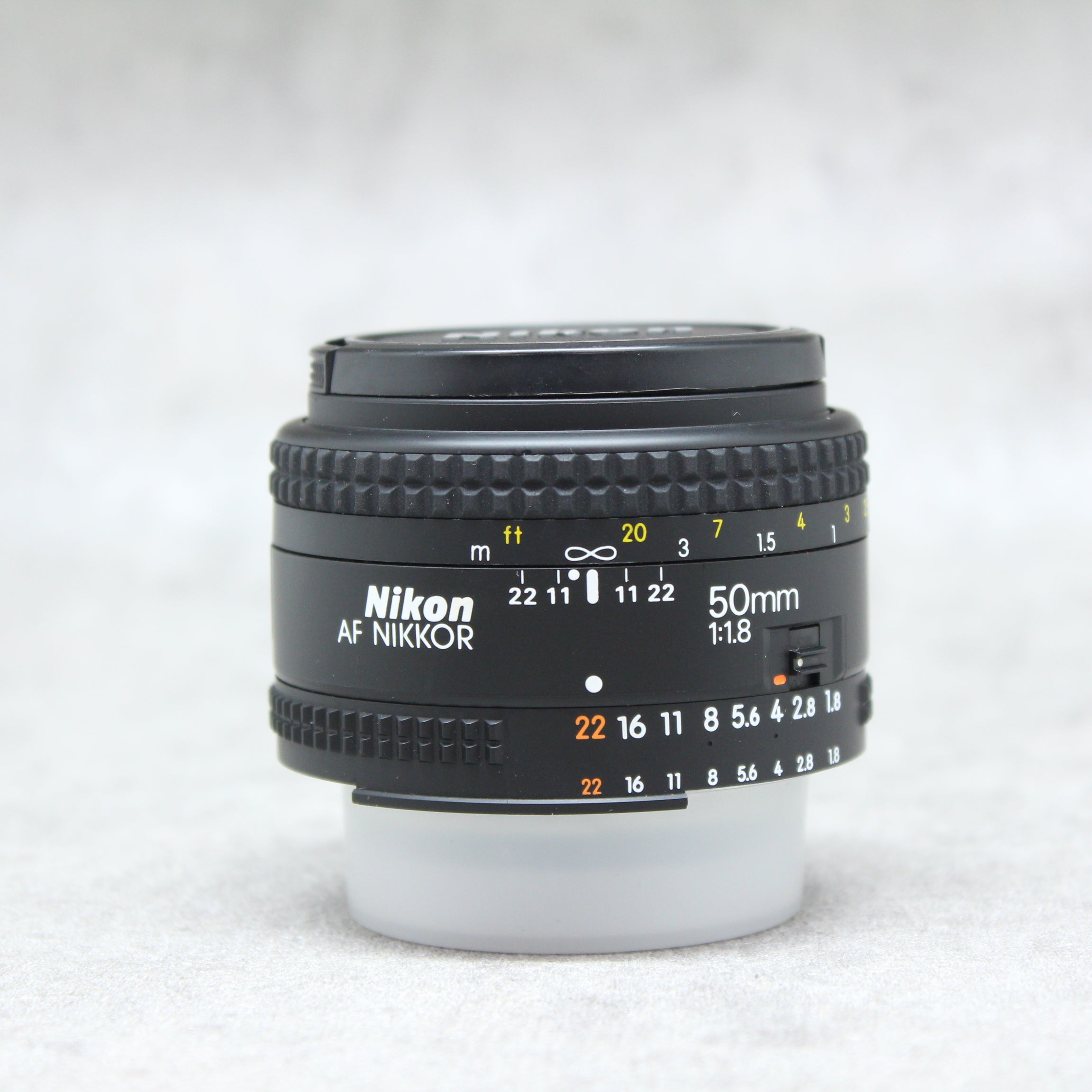 美品】Nikon AF Nikkor 50mm 1.8D フード+フィルタ付-