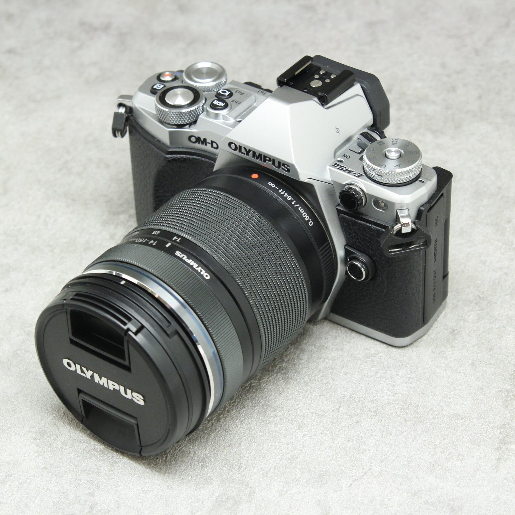 中古品 OLYMPUS OM-D E-M5 Mark II 14-150mm II レンズキット【4月29日