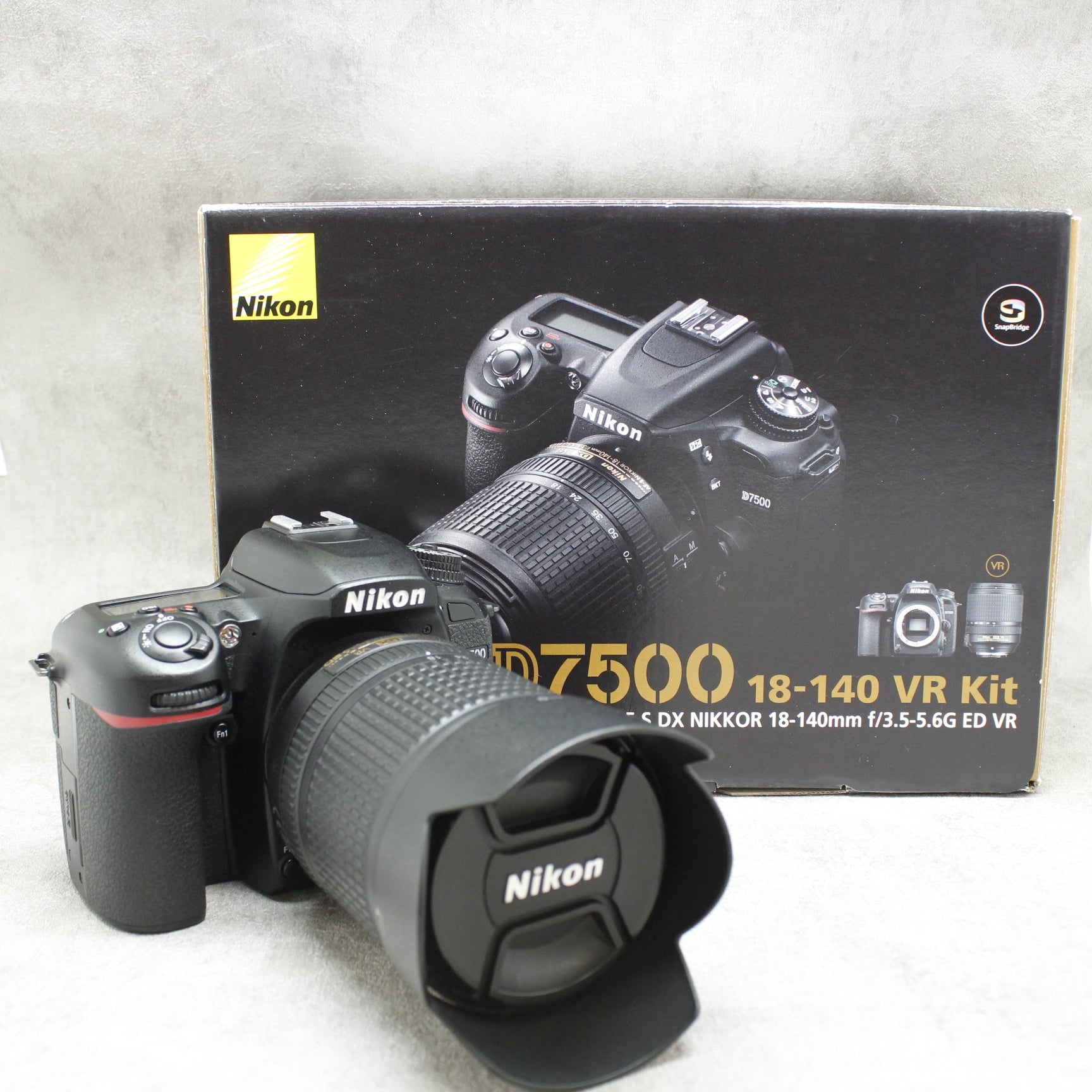 【値下げ】Nikon D7500 レンズキット18-140mm 箱付き申し訳ありませんでした