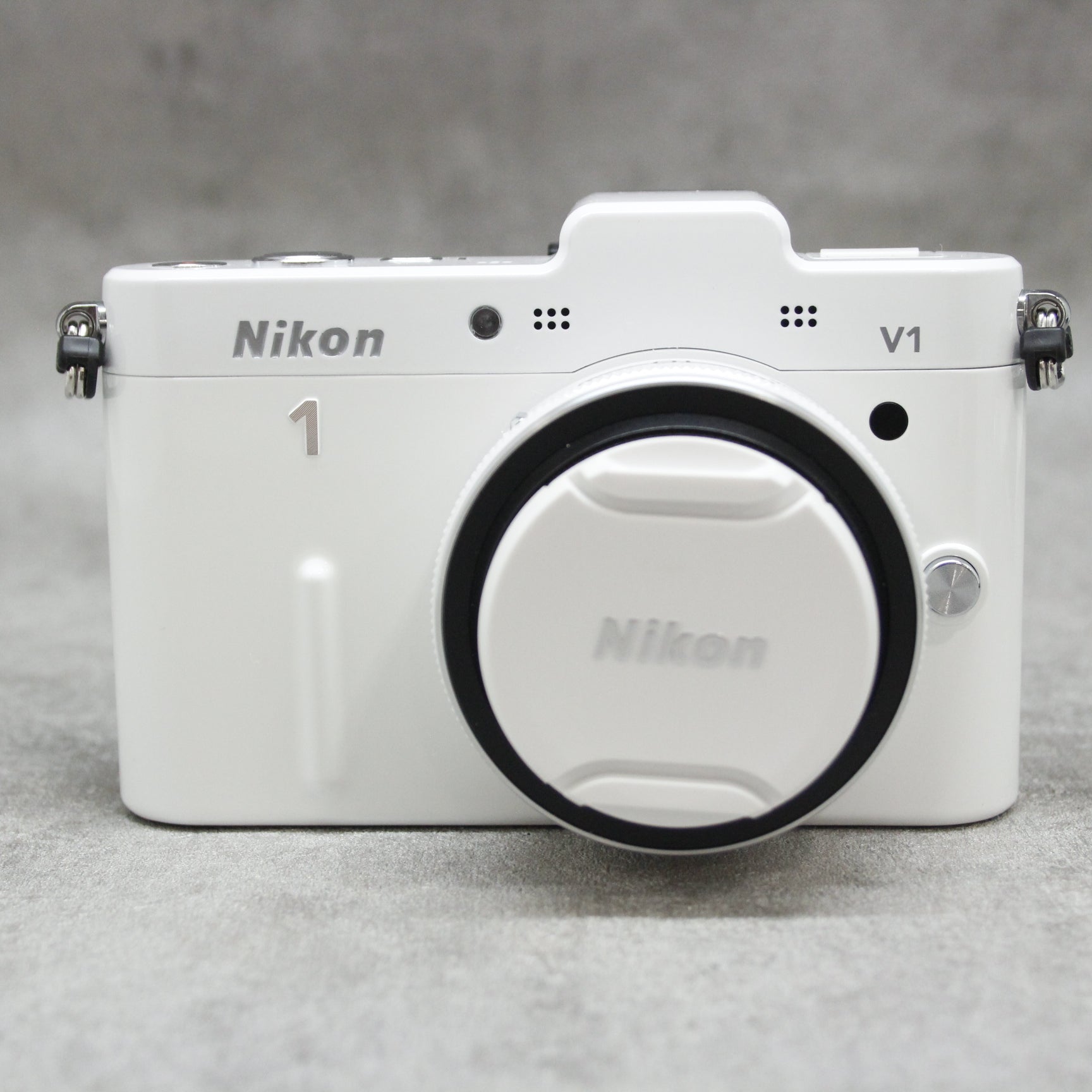 売り出しNikon NIKON 1 V1　ホワイト デジタルカメラ