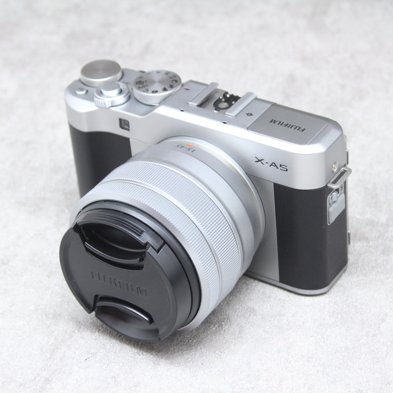 Fujifilm X-A5 XC15-45mmレンズセット(SDカード付)カメラ