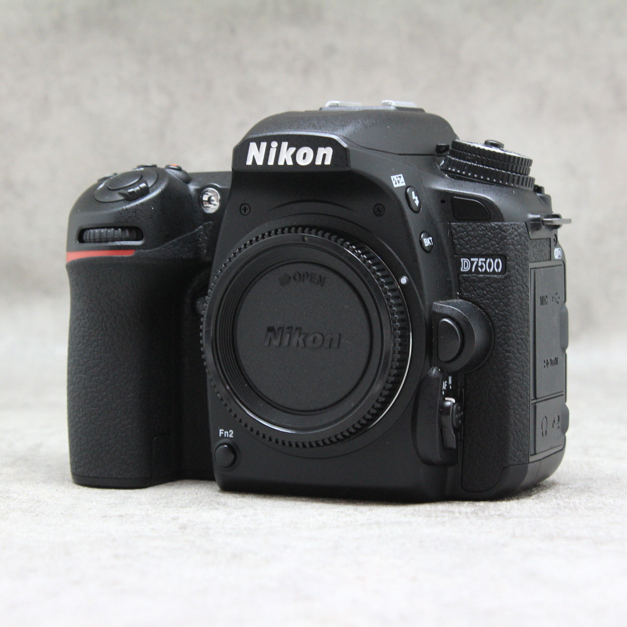 中古品 Nikon D7500 レンズキット ハヤト商会