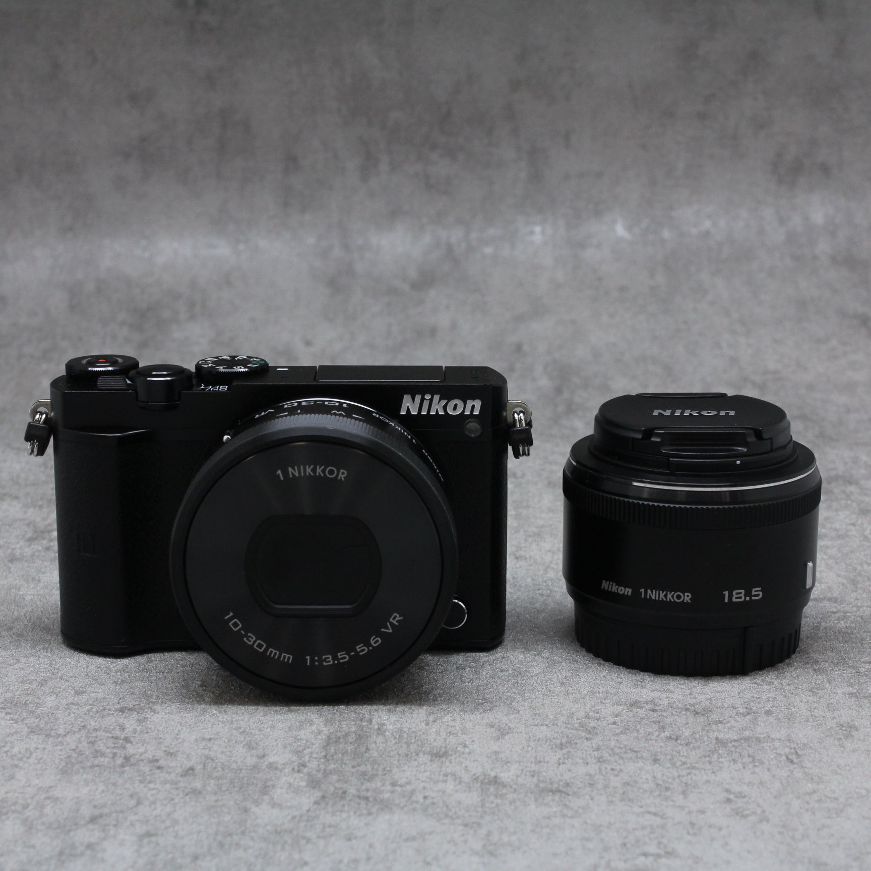 中古品 Nikon 1 J5 ダブルレンズキット　　　ほっしー商会