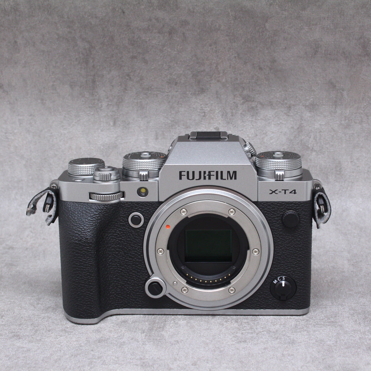 中古品 FUJIFILM X-T4 シルバー【1月7日(土)のYouTube配信にてご紹介】