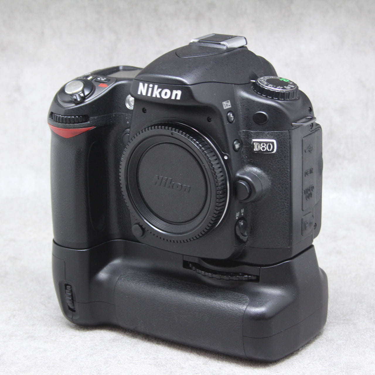 中古品 Nikon D80 ボディ＋MB-D80 #2046445/#2030387【12月31日大晦日の