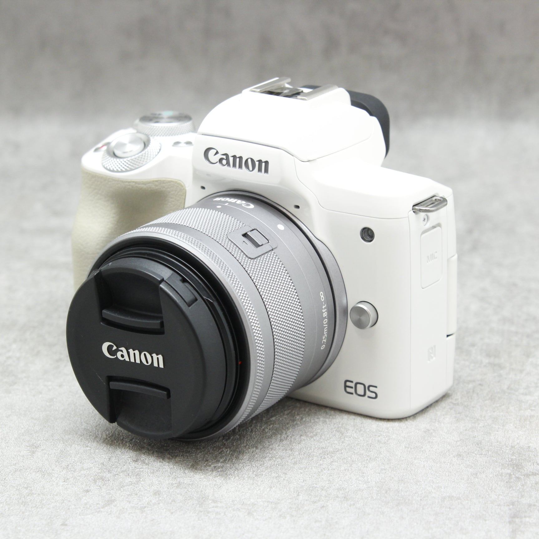 新販売店Canon EOS kiss M 標準レンズキット デジタルカメラ