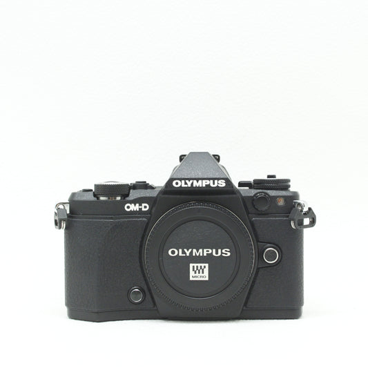 中古 OLYMPUS OM-D E-M5II