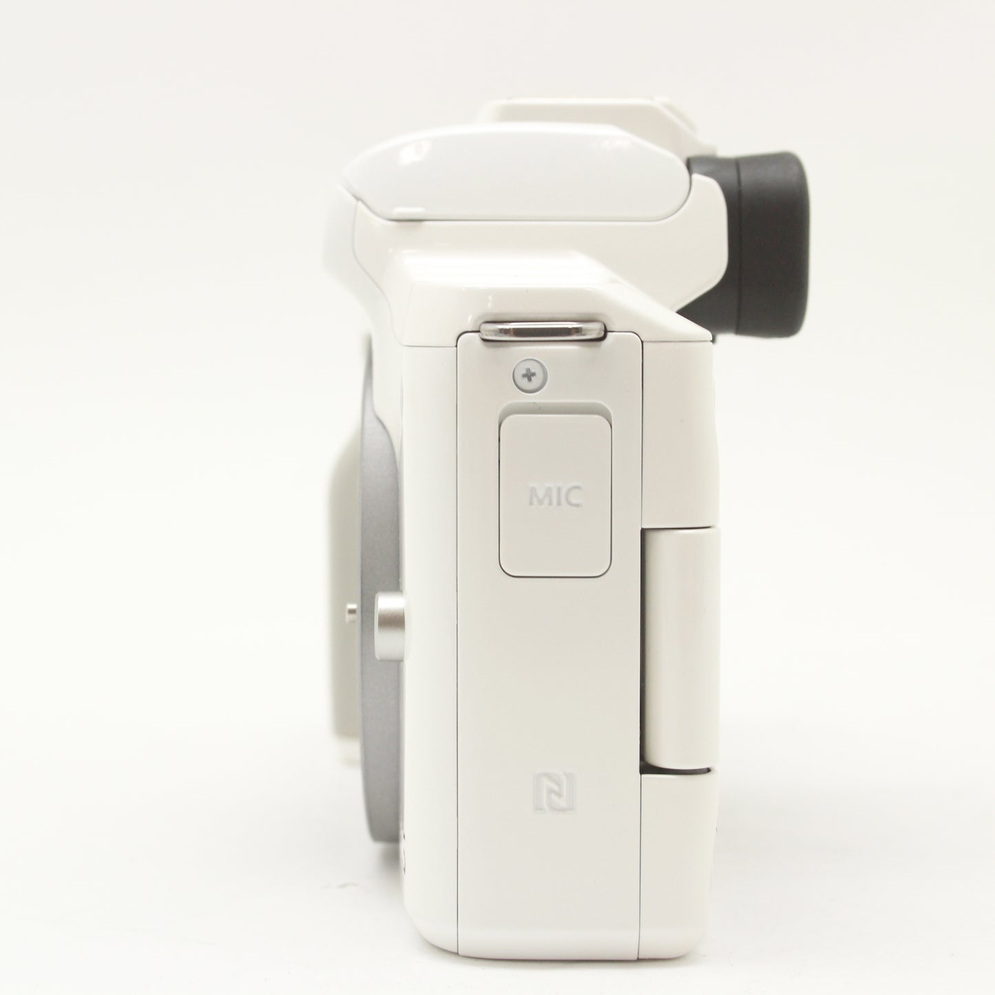 中古 Canon EOS Kiss M ダブルズームキット