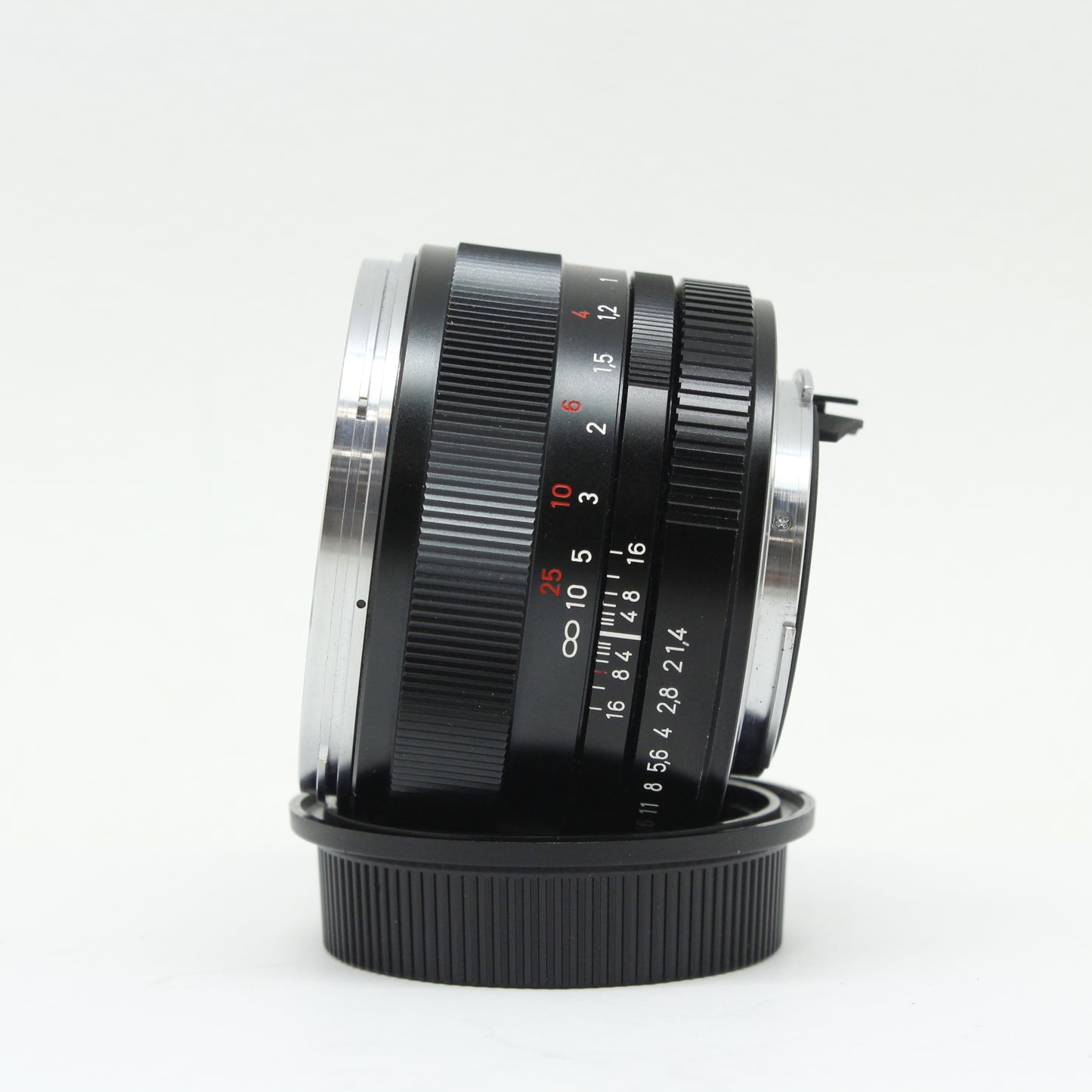 中古 Carl Zeiss Planar T* 50mm F1.4 ZK【7/11(土)youtube生配信でご紹介】
