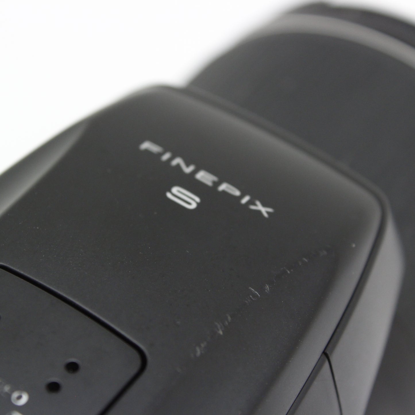 中古 FUJIFILM FinePix S8200