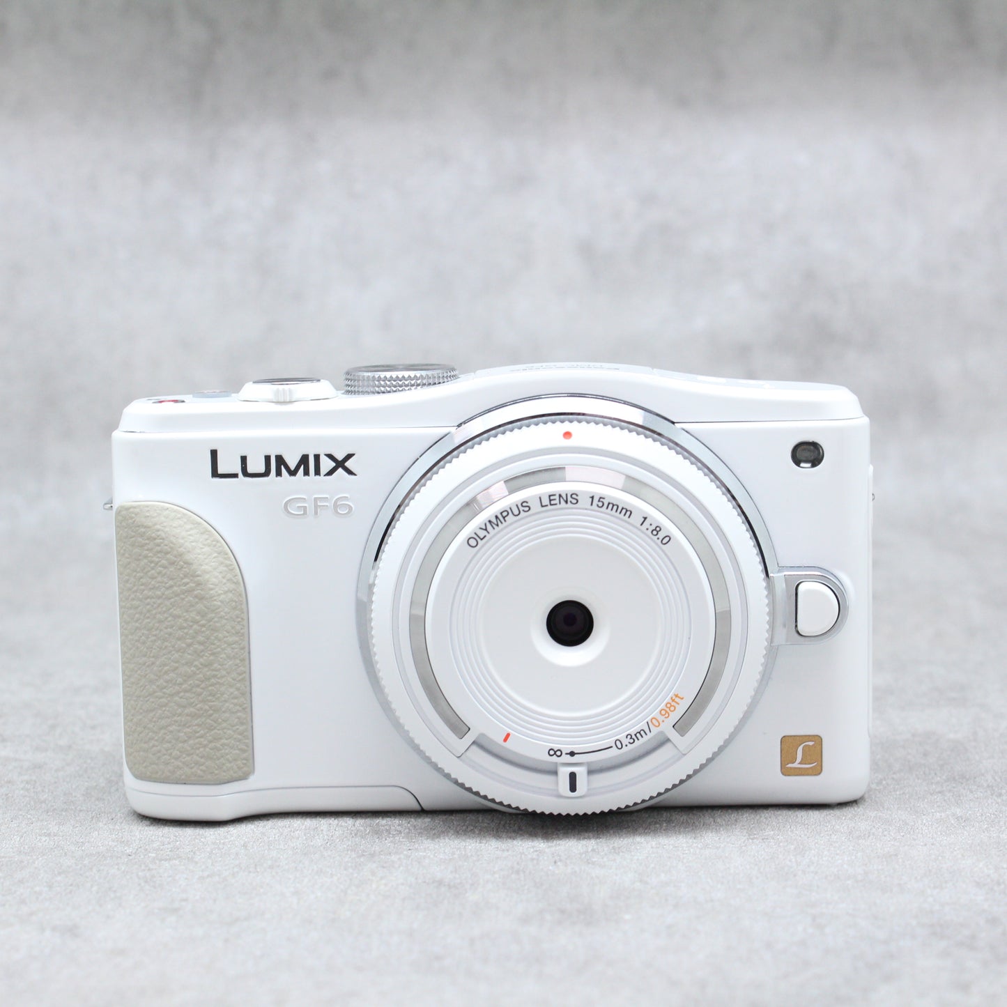 【高品質得価】LUMIX DMC-GF6 レンズキット　ショット数7000以下　T0567 デジタルカメラ