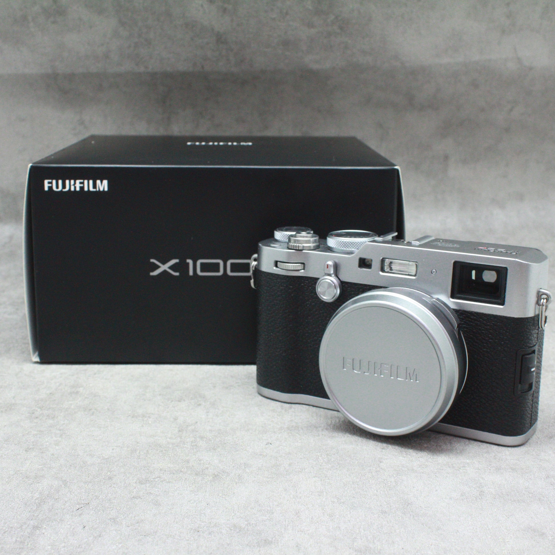 中古品 FUJIFILM (フジフイルム) X100F シルバー 【9月23日(土 