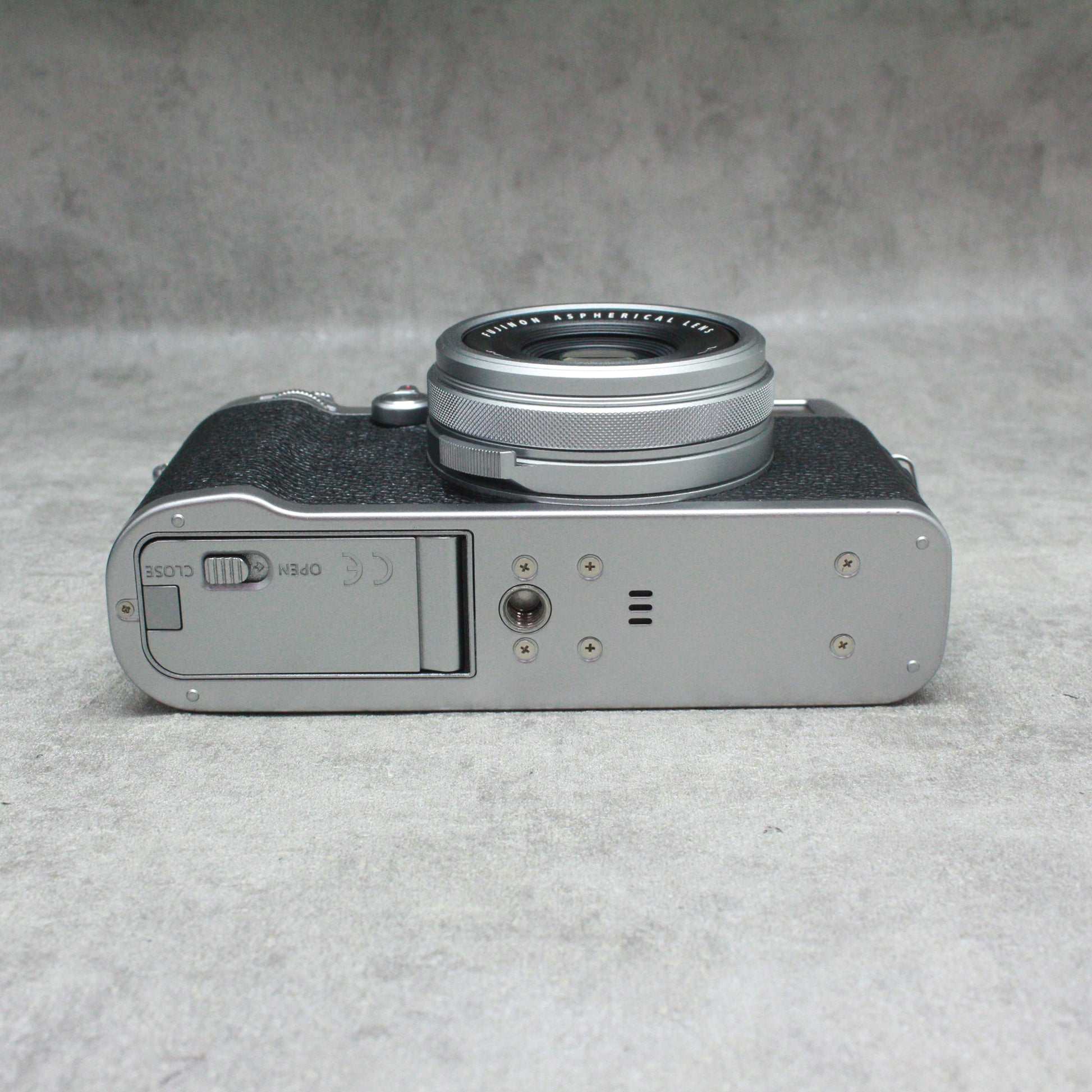 中古品 FUJIFILM (フジフイルム) X100F シルバー 【9月23日(土 