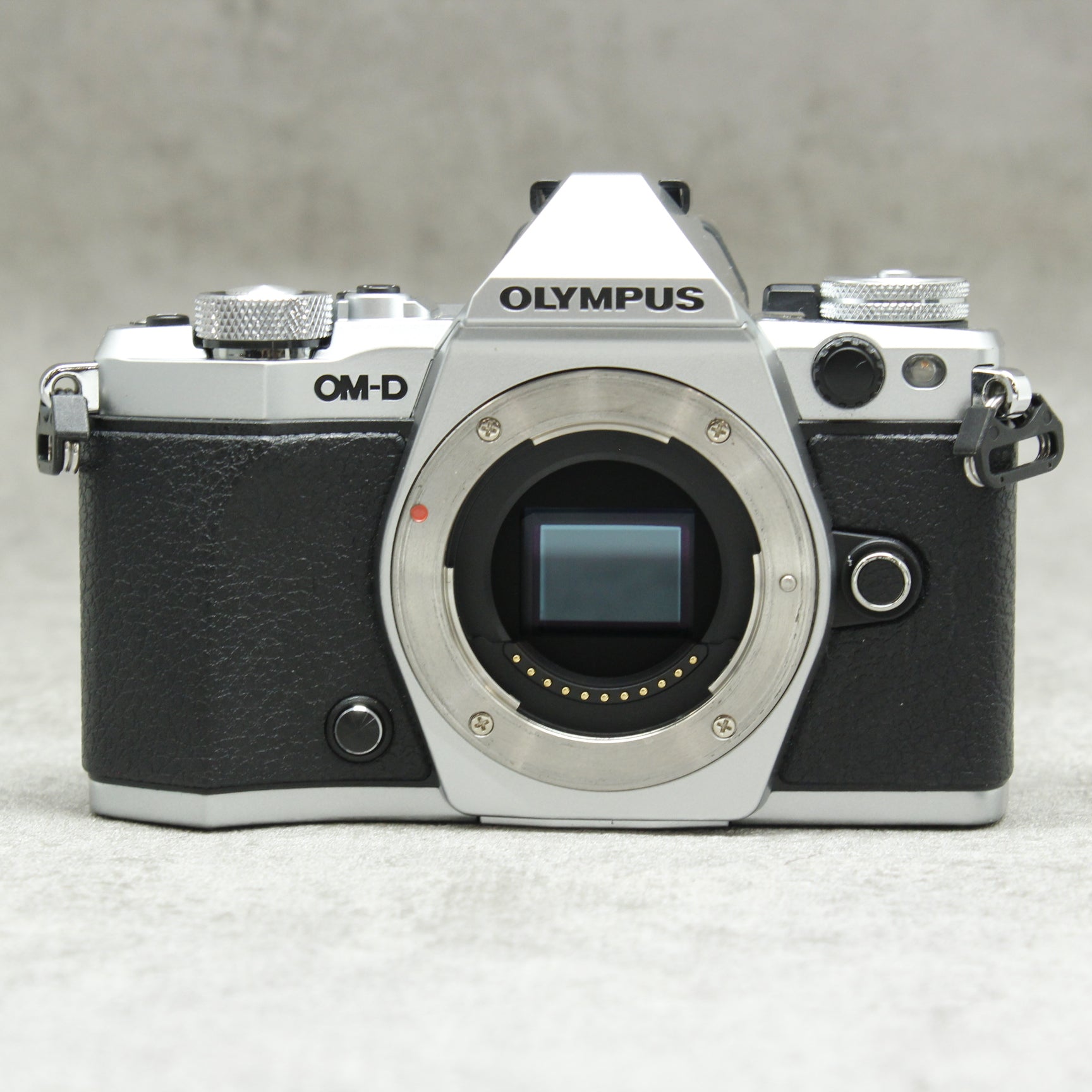 中古品 OLYMPUS OM-D E-M5 Mark II 14-150mm II レンズキット【4月29日 