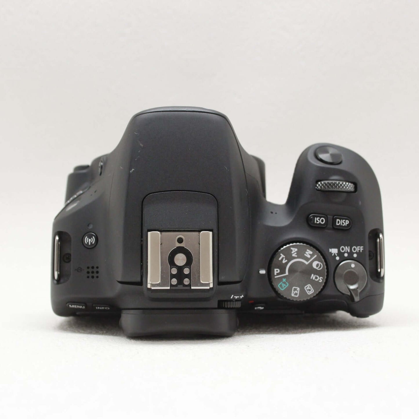 中古品 EOS Kiss X9 EF-S 18-55mm レンズキット