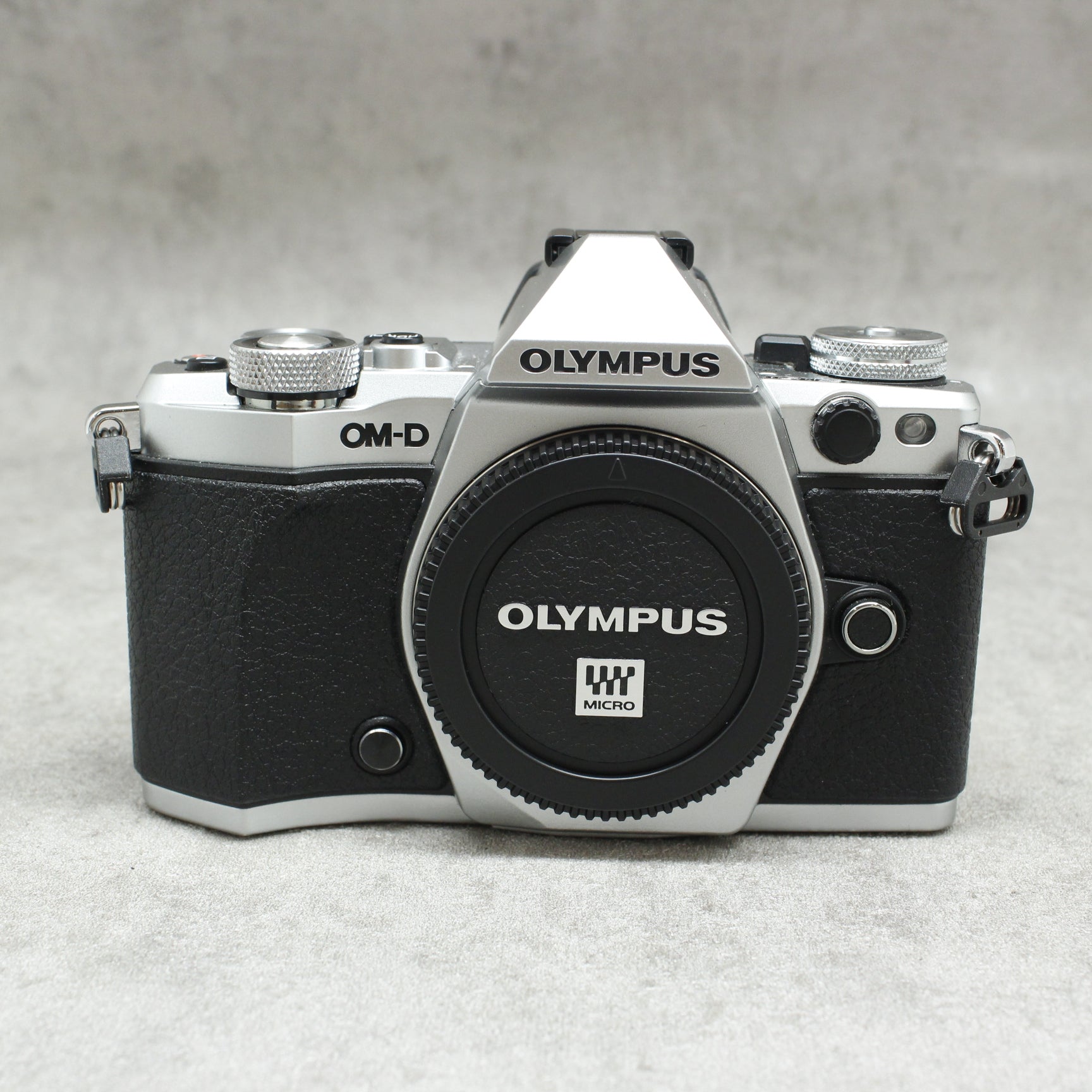 中古品 OLYMPUS OM-D E-M5 Mark II 14-150mm II レンズキット【5月20日 