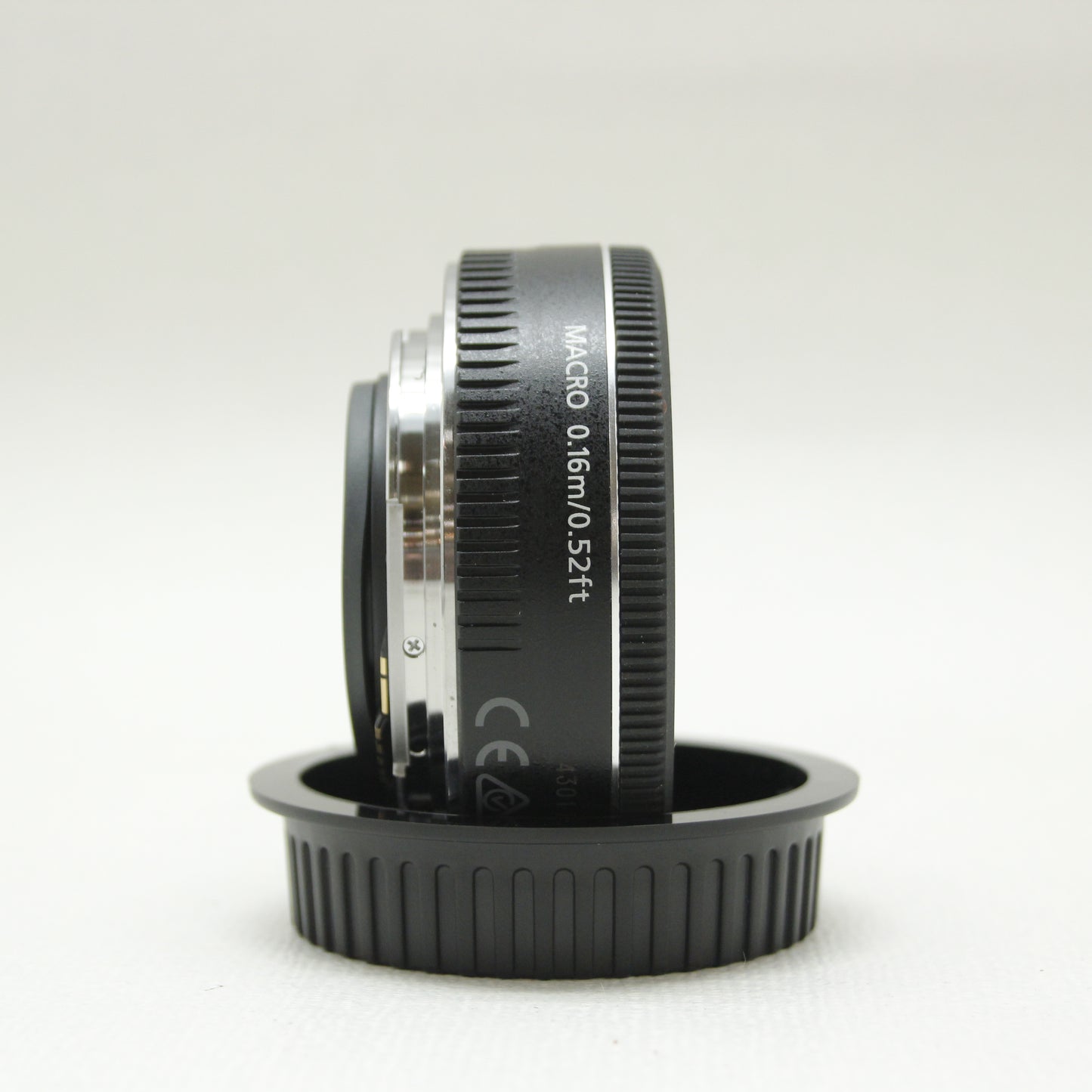 中古品 Canon EF-S 24mm  F2.8 STM