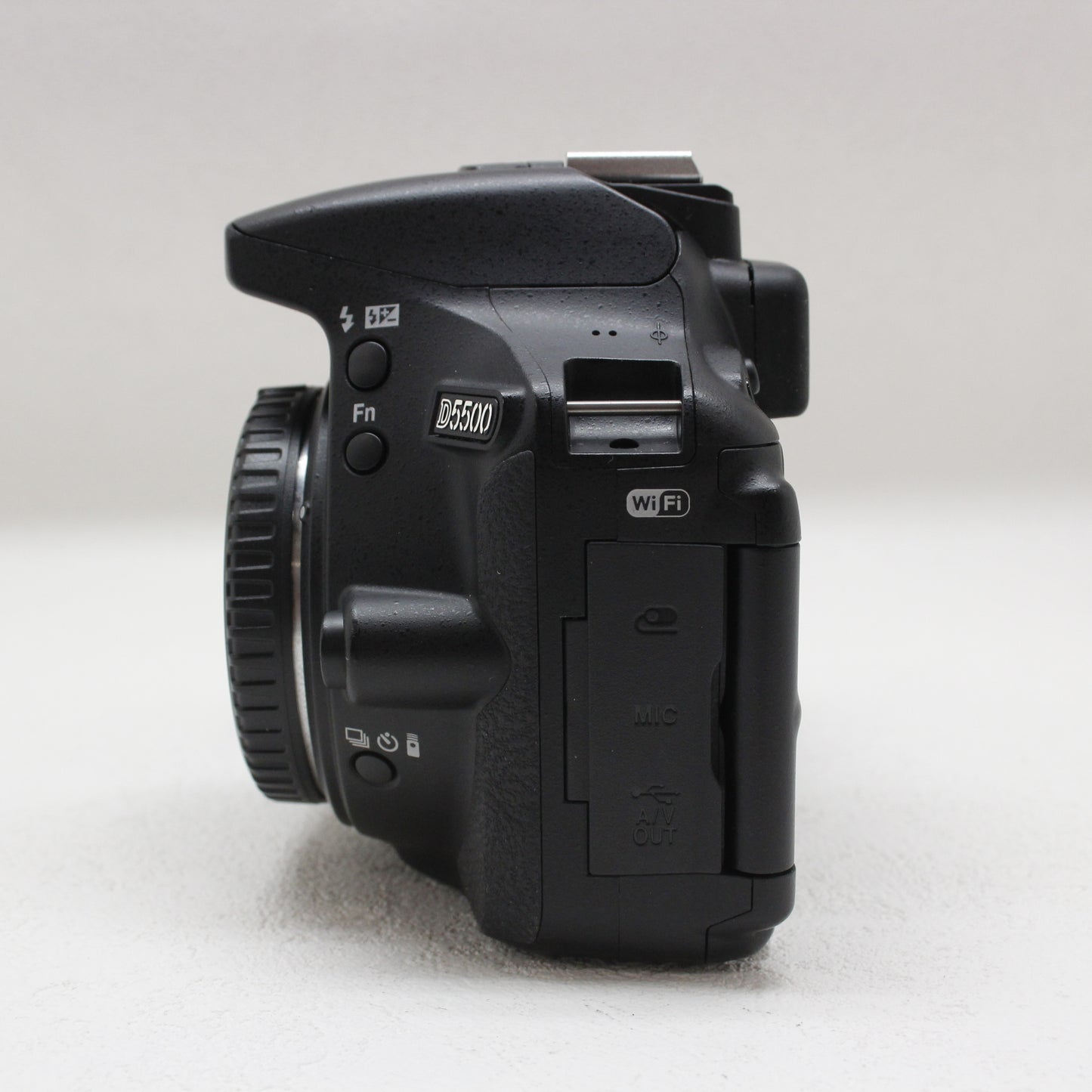 中古品 Nikon D5500 標準レンズキット ☆1月4日(木)のYouTube生配信でご紹介☆