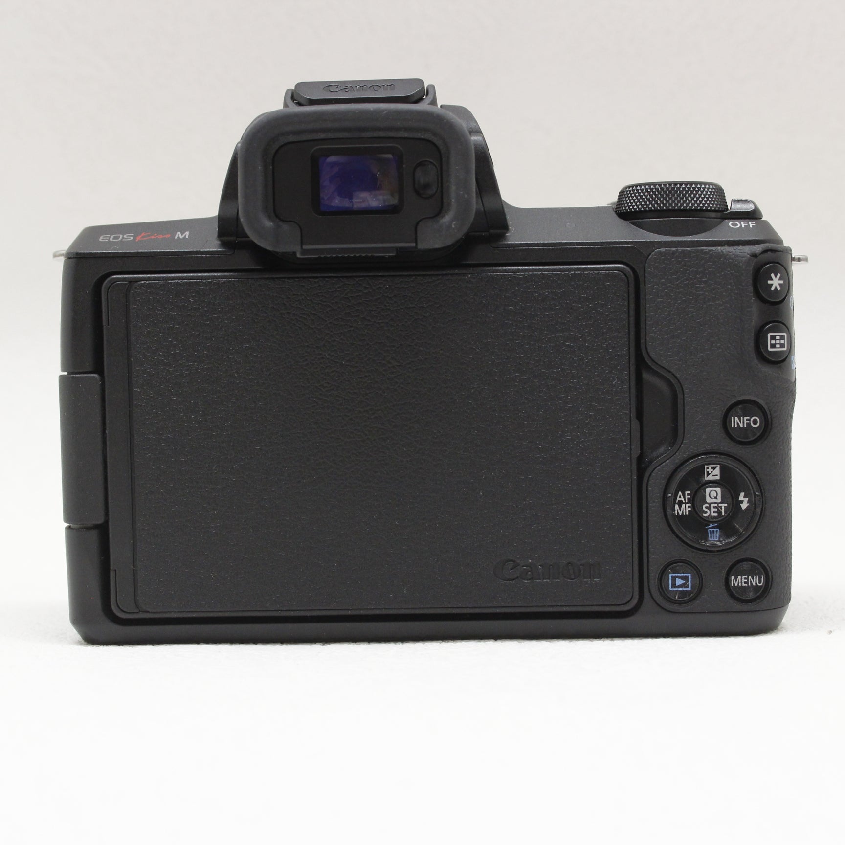 中古品 Canon EOS Kiss M ダブルズームレンズキット BK【11月4日(土