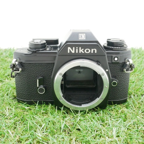 中古品 Nikon EM ボディ （製番・・75）