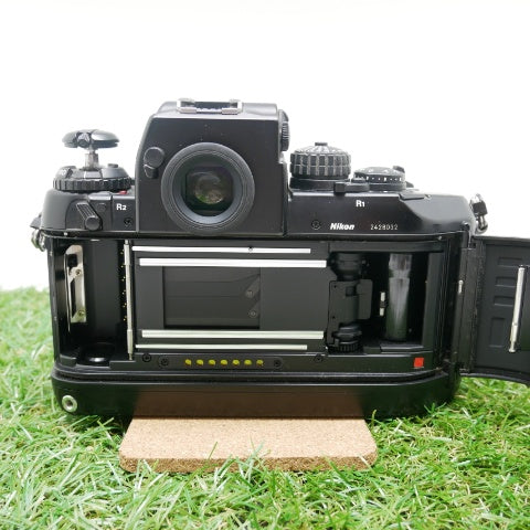 中古品 Nikon F4 ボディ