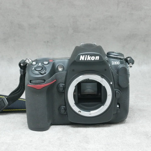 中古品 Nikon D300 ボデイ