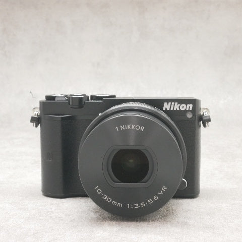 中古品 Nikon1 J5 ダブルズームキット（黒）