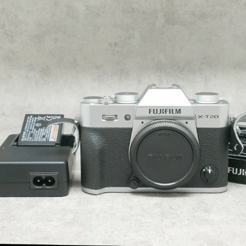 中古品 FUJIFILM X-T20 シルバーボディ(ekisyou sheet tuki)