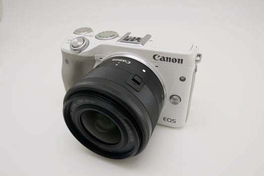 中古品 Canon EOS M３ボディ 15-45�oSTM
