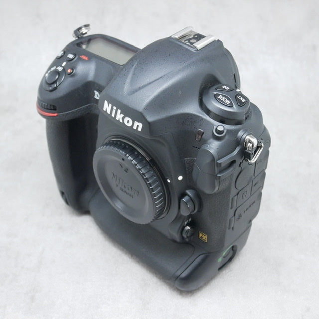 中古品 Nikon D5ボディ XQDﾓﾃﾞﾙ