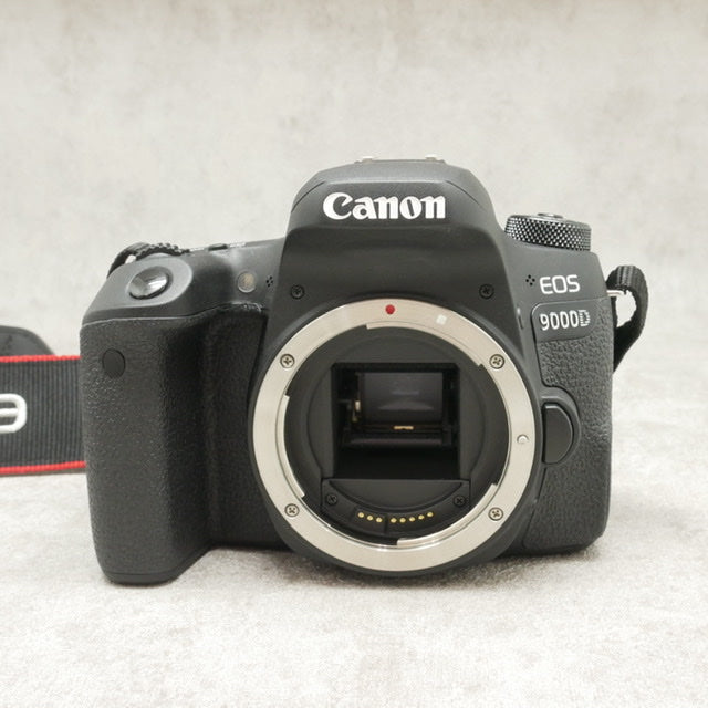 中古品　CANON　EOS9000Dﾀﾞﾌﾞﾙｽﾞｰﾑｷｯﾄ