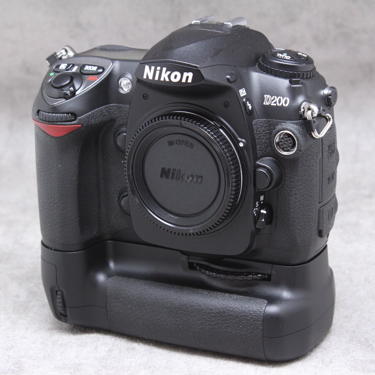 中古品 Nikon D200 ボディ + MB-D200 【11月15日(火)のYouTube生配信でご紹介】