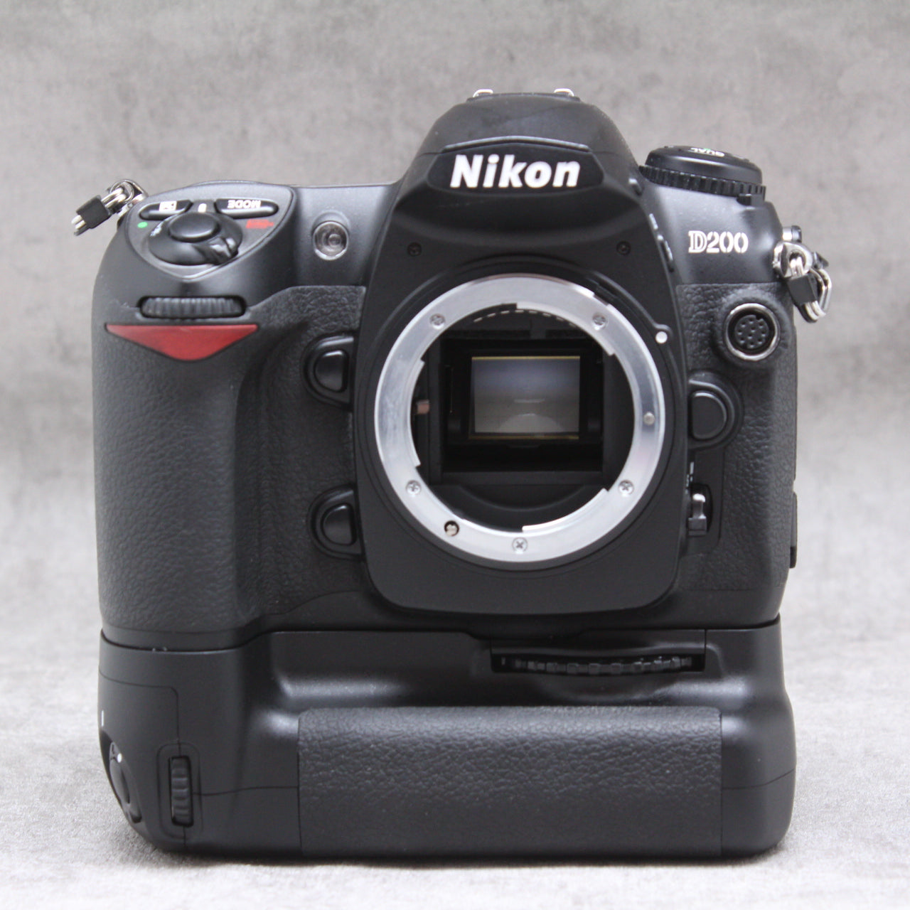 中古品 Nikon D200 ボディ + MB-D200　【11月15日(火)のYouTube生配信でご紹介】