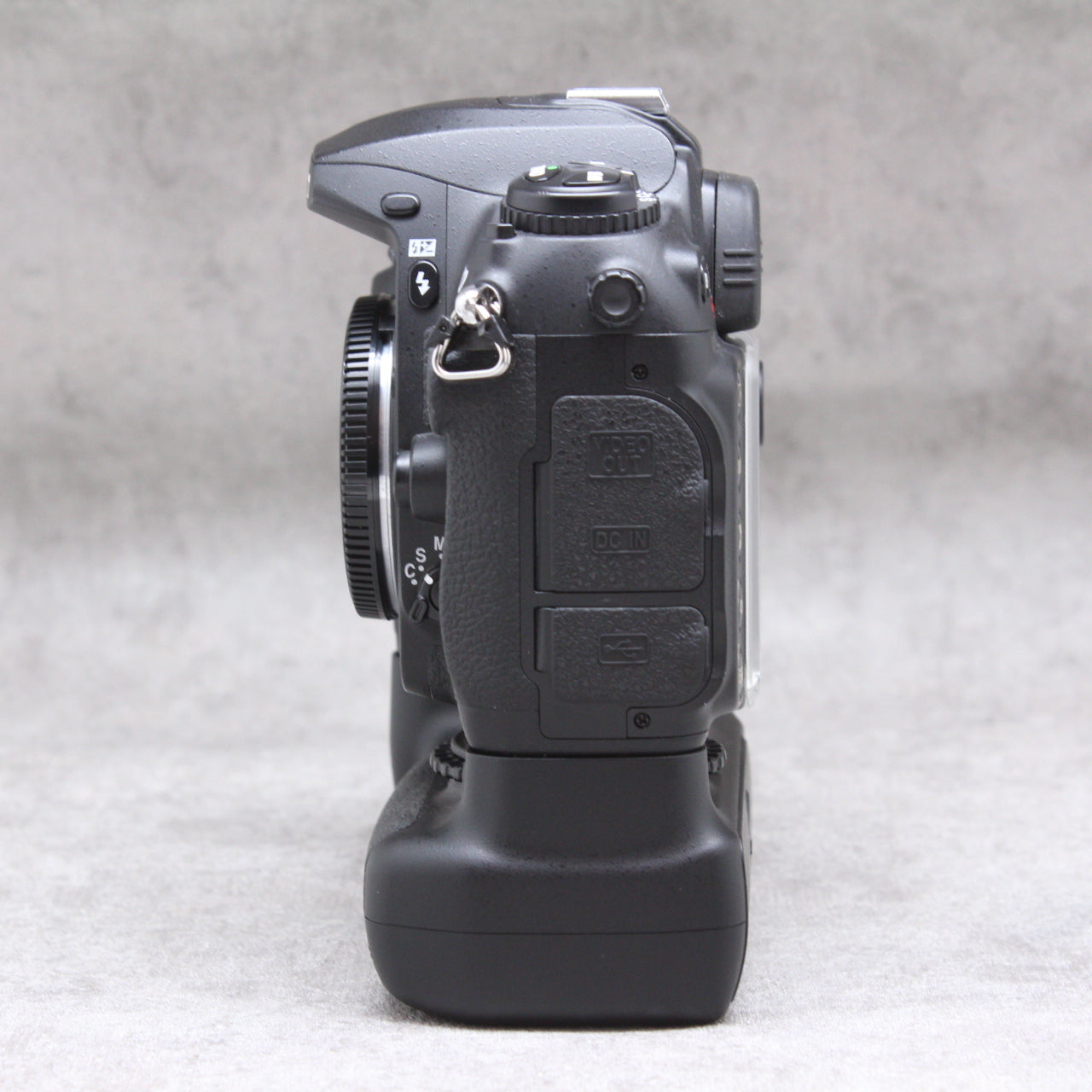 中古品 Nikon D200 ボディ + MB-D200 【11月15日(火)のYouTube生配信で