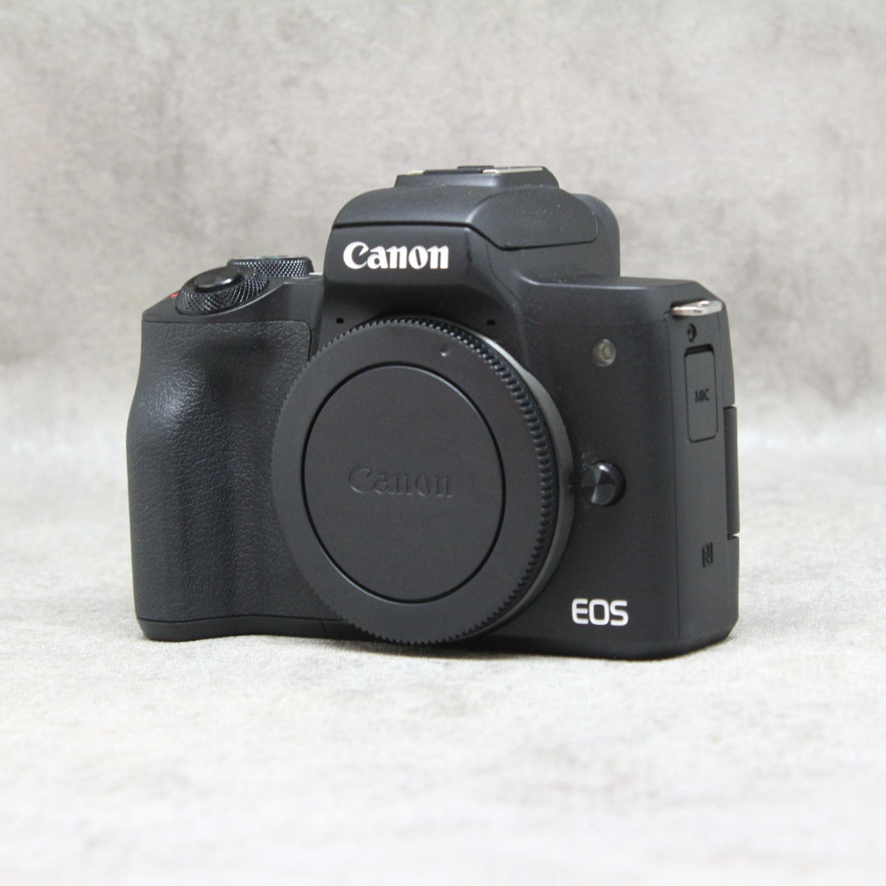 中古品 Canon EOS Kiss M 標準レンズキット ハヤト商会
