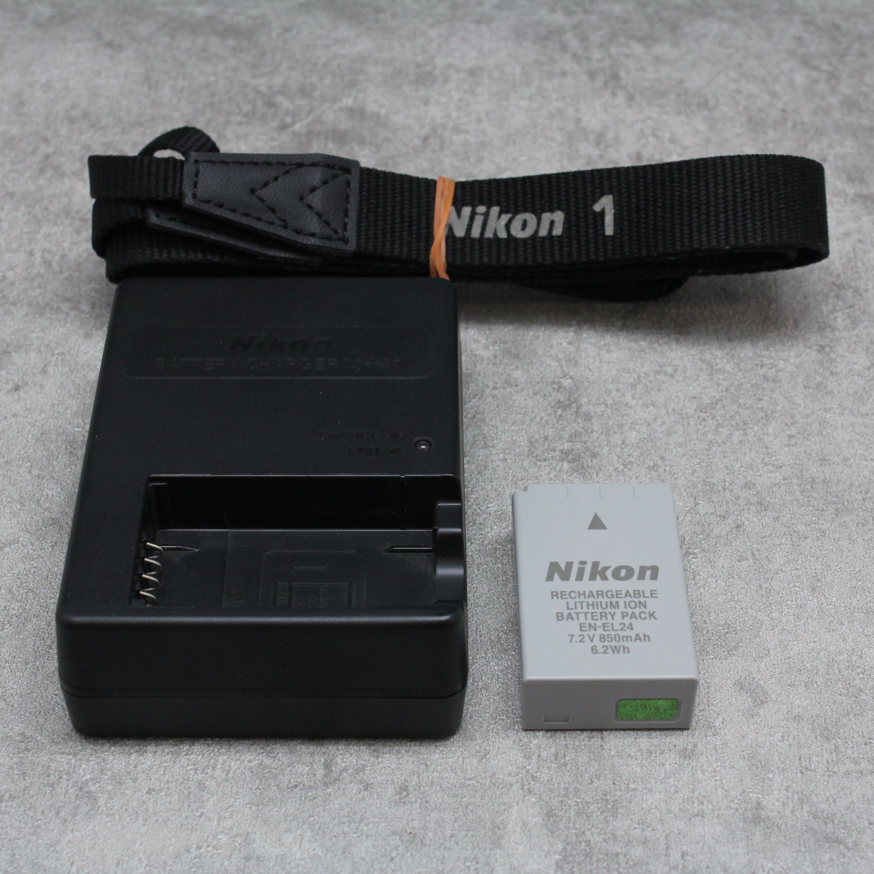 中古品 Nikon 1 J5 ダブルレンズキット　　　ほっしー商会