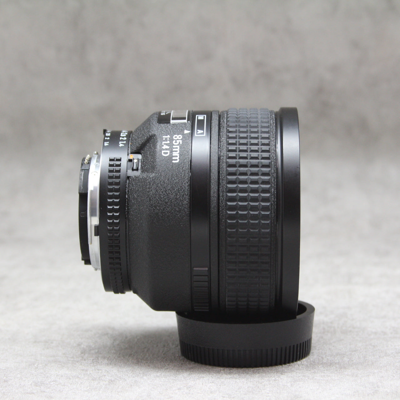 Nikon AF Nikkor 85mm f/1.4D フード付き - レンズ(単焦点)