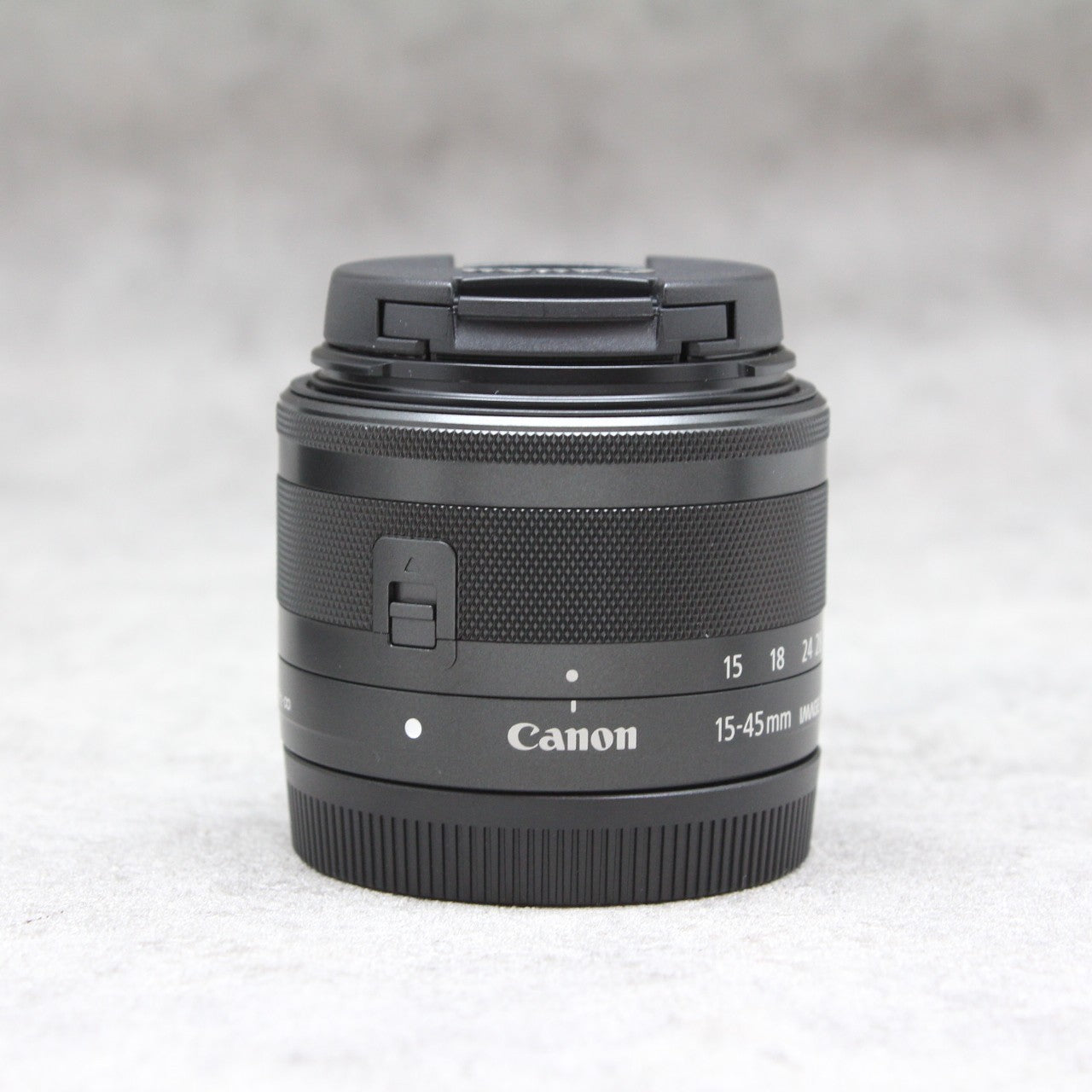 Canon EOS Kiss M  15-45mm標準レンズ