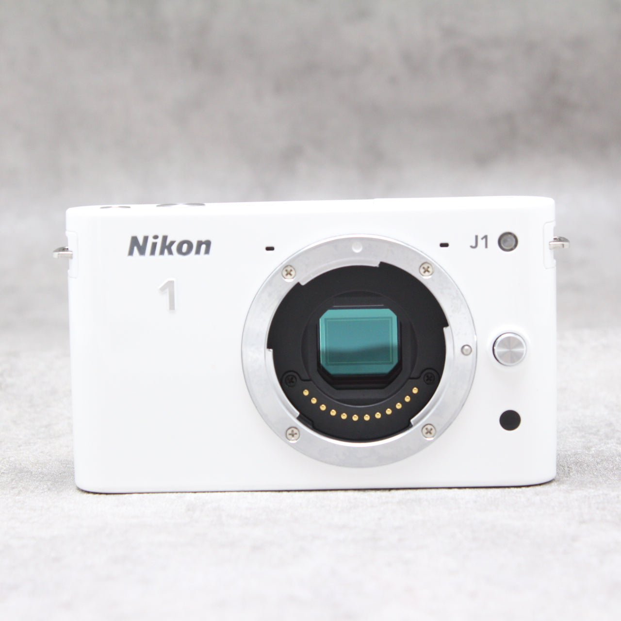Nikon J1 zoom lens Kit ホワイト（カメラケース付き）