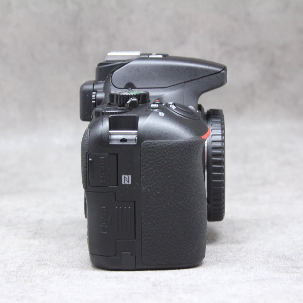 中古品 Nikon D5600 標準レンズキット 【12月20日(火)のYouTube生配信でご紹介】