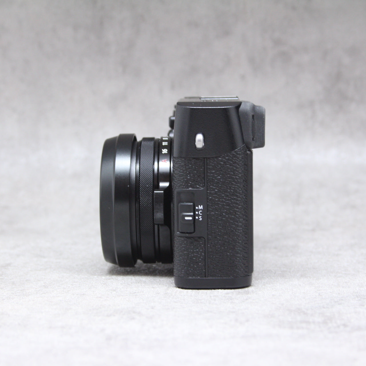 中古品 FUJIFILM X100F BK【12月17日(土)のYouTube生配信でご