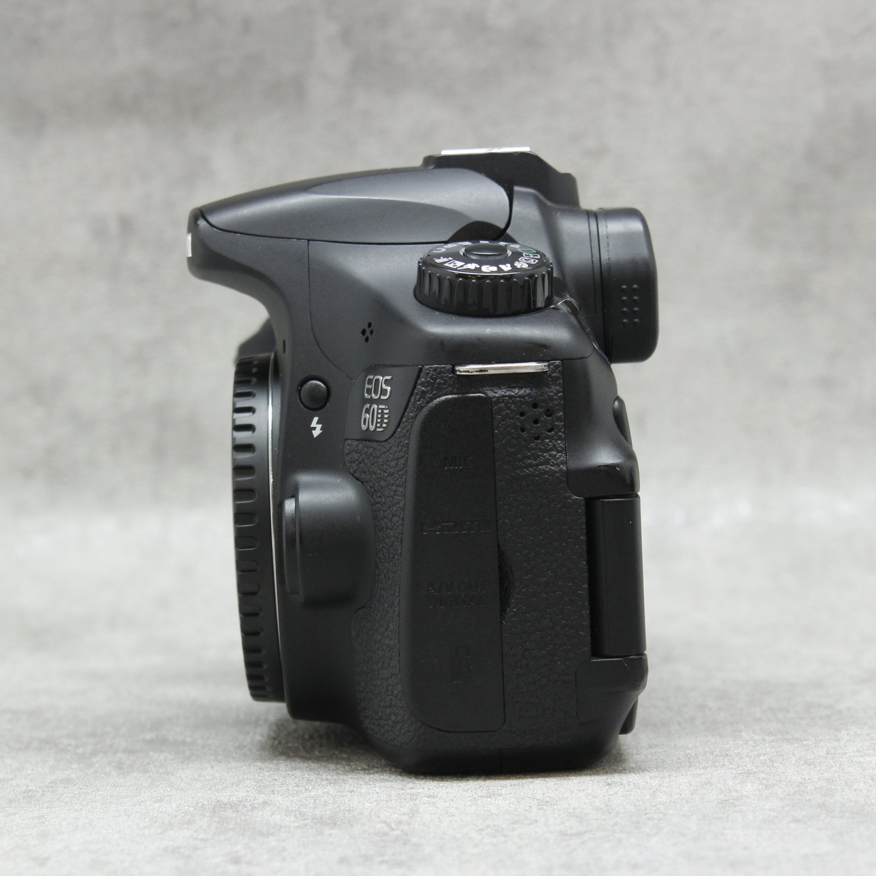 中古品 Canon EOS 60D EF-S18-135 IS レンズキット ☆3月23日(木)の